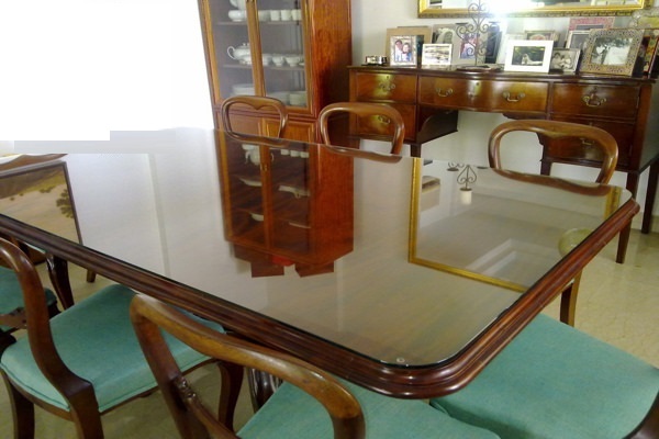 Cắt kính mặt bàn